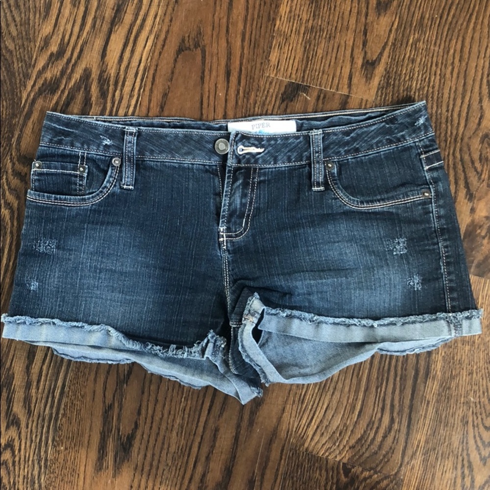Dark denim jean shorts w cuffing